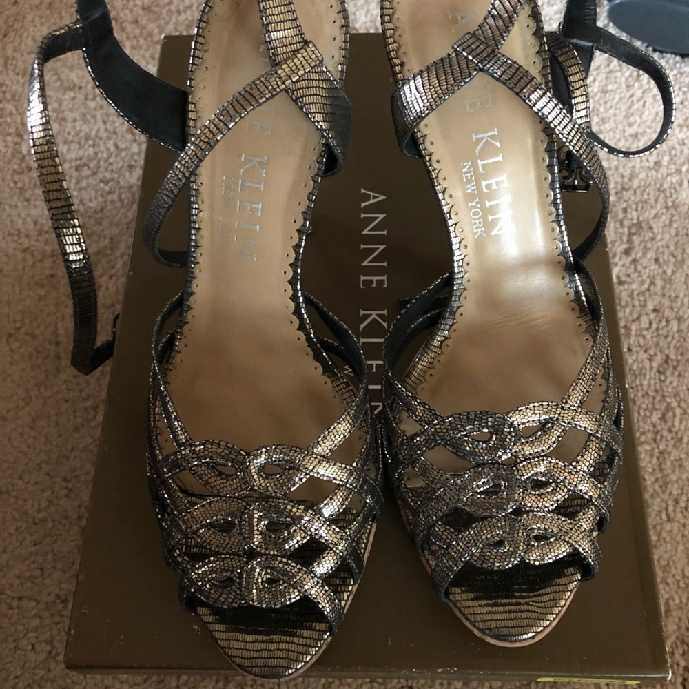 Anne Klein metallic cork heels sz9m